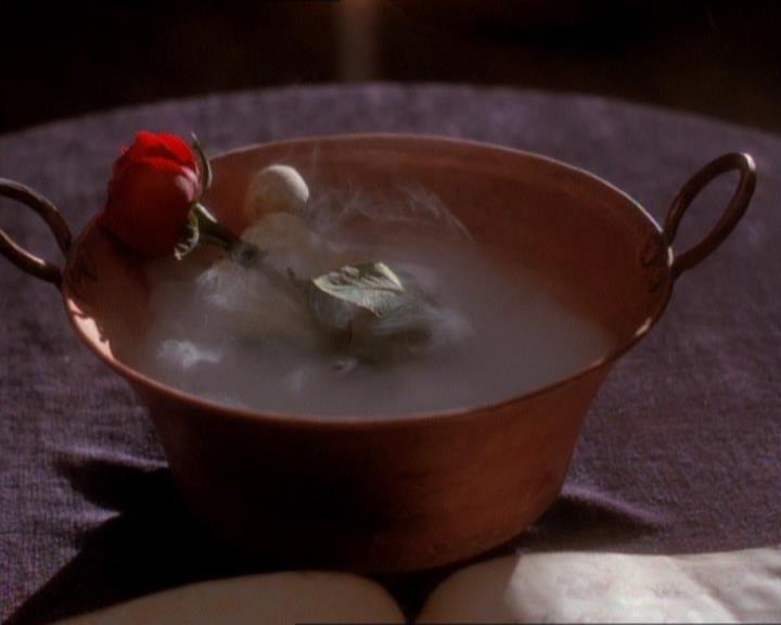 Charmed-Online_dot_net-1x01SomethingWiccaThisWayComes2077.jpg