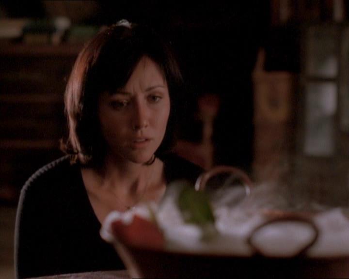 Charmed-Online_dot_net-1x01SomethingWiccaThisWayComes2078.jpg