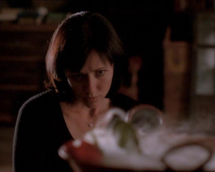 Charmed-Online_dot_net-1x01SomethingWiccaThisWayComes2079.jpg