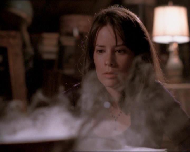 Charmed-Online_dot_net-1x01SomethingWiccaThisWayComes2080.jpg