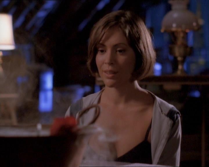 Charmed-Online_dot_net-1x01SomethingWiccaThisWayComes2081.jpg