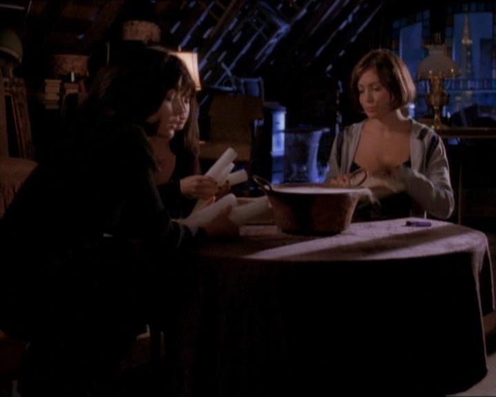 Charmed-Online_dot_net-1x01SomethingWiccaThisWayComes2097.jpg