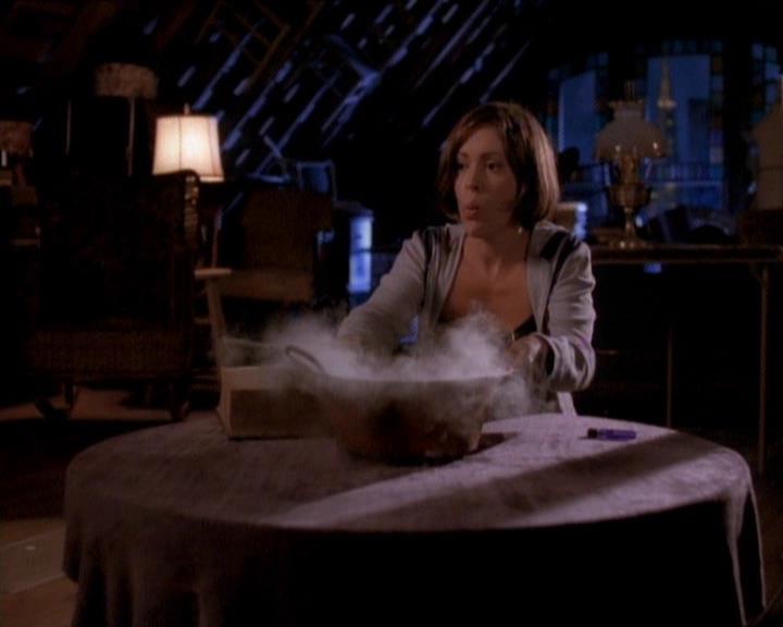 Charmed-Online_dot_net-1x01SomethingWiccaThisWayComes2102.jpg Charmed-Online_dot_net-1x01SomethingWiccaThisWayComes2102.jpg