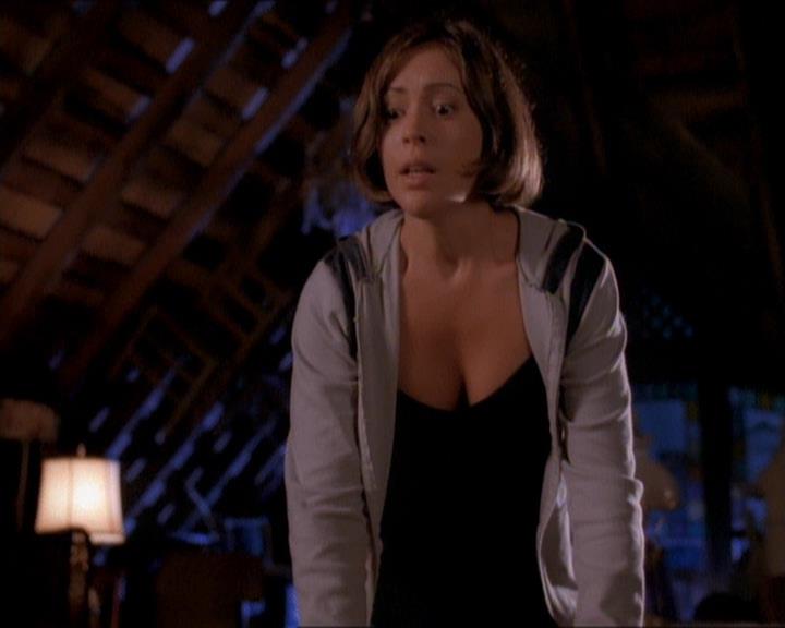 Charmed-Online_dot_net-1x01SomethingWiccaThisWayComes2105.jpg