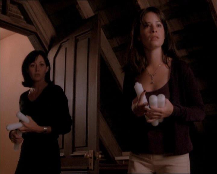 Charmed-Online_dot_net-1x01SomethingWiccaThisWayComes2106.jpg
