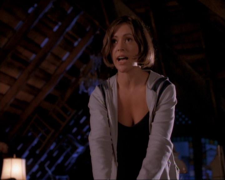 Charmed-Online_dot_net-1x01SomethingWiccaThisWayComes2109.jpg