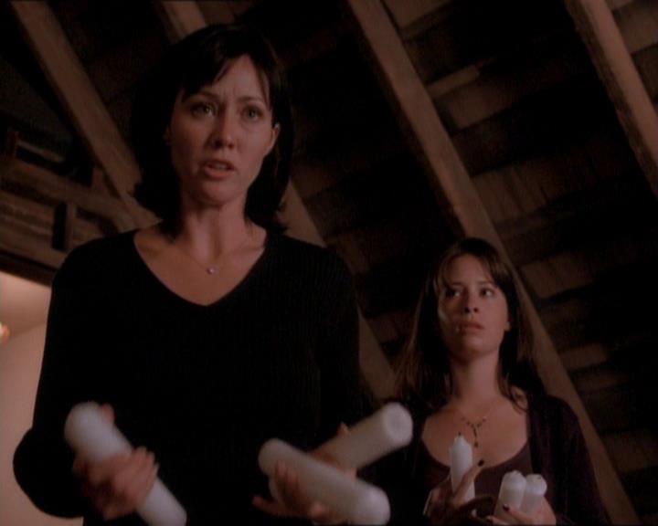 Charmed-Online_dot_net-1x01SomethingWiccaThisWayComes2111.jpg
