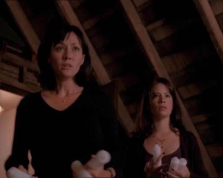 Charmed-Online_dot_net-1x01SomethingWiccaThisWayComes2113.jpg