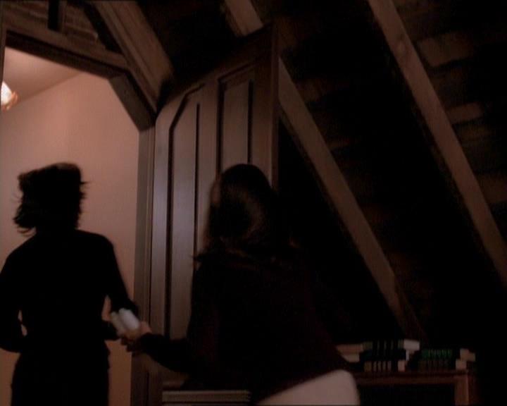 Charmed-Online_dot_net-1x01SomethingWiccaThisWayComes2114.jpg