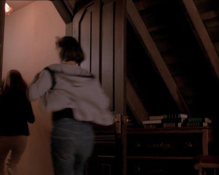 Charmed-Online_dot_net-1x01SomethingWiccaThisWayComes2115.jpg