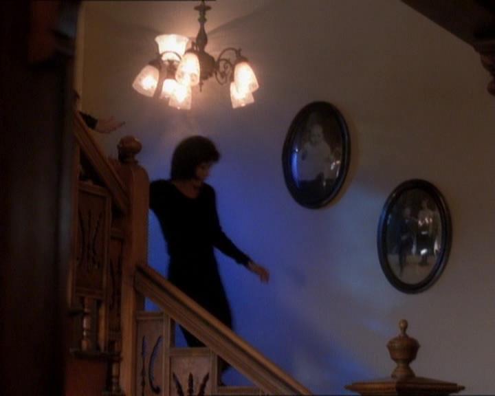Charmed-Online_dot_net-1x01SomethingWiccaThisWayComes2116.jpg