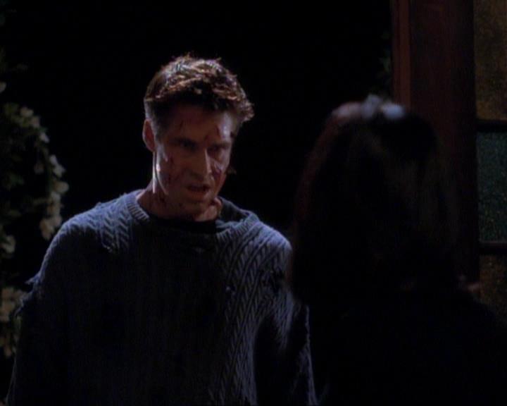 Charmed-Online_dot_net-1x01SomethingWiccaThisWayComes2123.jpg
