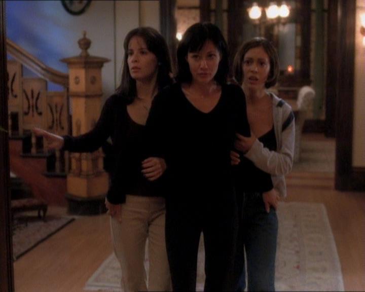 Charmed-Online_dot_net-1x01SomethingWiccaThisWayComes2127.jpg