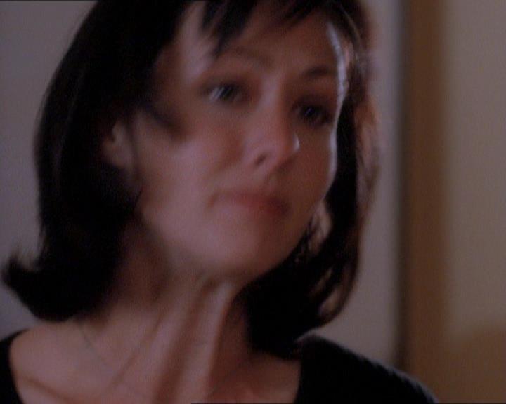 Charmed-Online_dot_net-1x01SomethingWiccaThisWayComes2137.jpg