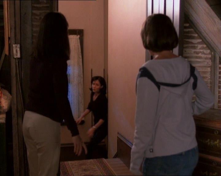 Charmed-Online_dot_net-1x01SomethingWiccaThisWayComes2142.jpg
