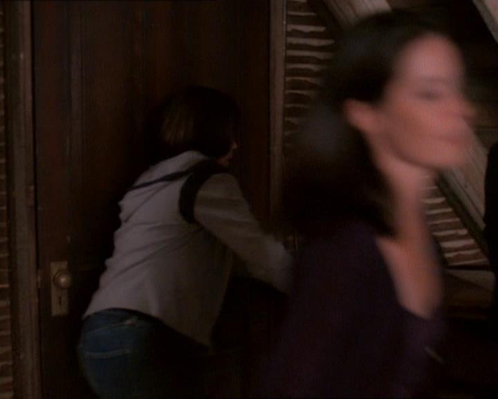 Charmed-Online_dot_net-1x01SomethingWiccaThisWayComes2145.jpg