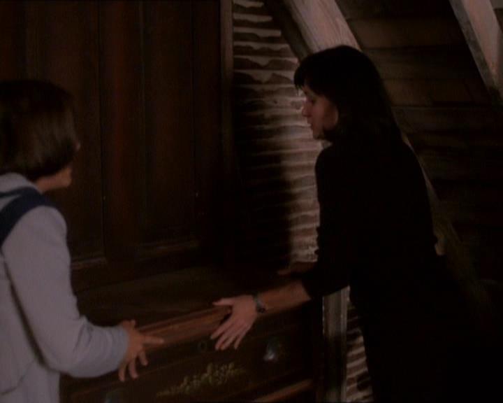 Charmed-Online_dot_net-1x01SomethingWiccaThisWayComes2146.jpg