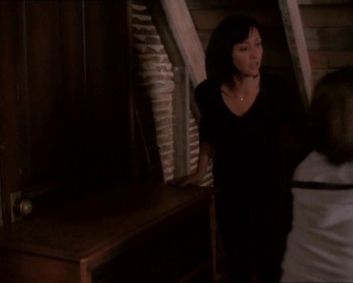 Charmed-Online_dot_net-1x01SomethingWiccaThisWayComes2147.jpg