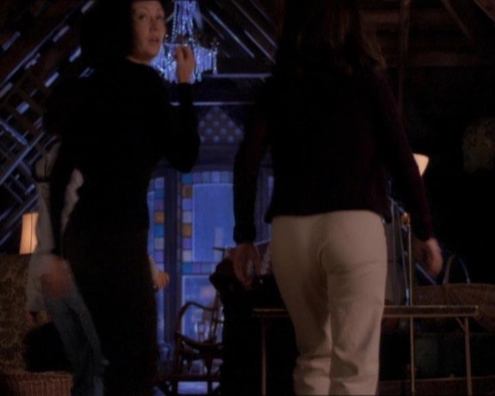 Charmed-Online_dot_net-1x01SomethingWiccaThisWayComes2153.jpg