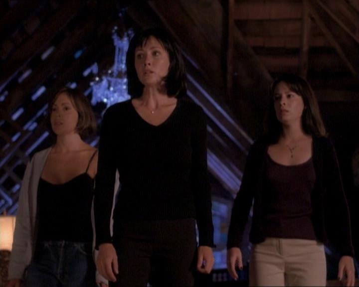 Charmed-Online_dot_net-1x01SomethingWiccaThisWayComes2163.jpg