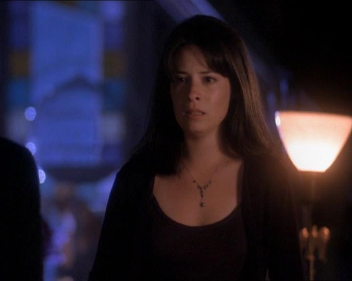 Charmed-Online_dot_net-1x01SomethingWiccaThisWayComes2168.jpg