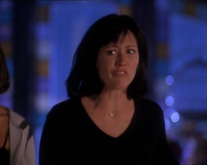 Charmed-Online_dot_net-1x01SomethingWiccaThisWayComes2178.jpg