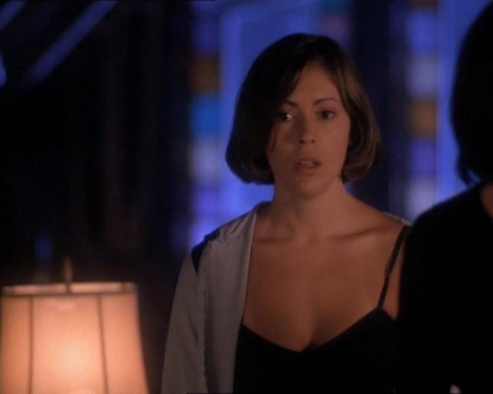 Charmed-Online_dot_net-1x01SomethingWiccaThisWayComes2181.jpg