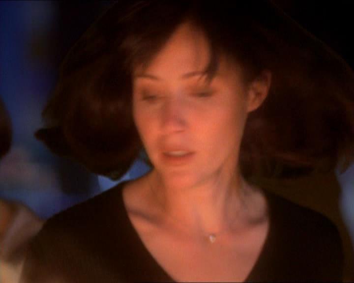 Charmed-Online_dot_net-1x01SomethingWiccaThisWayComes2188.jpg