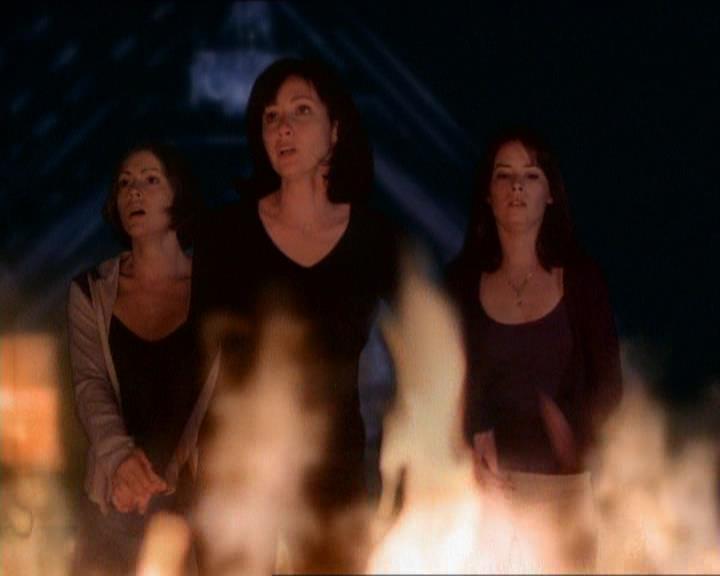 Charmed-Online_dot_net-1x01SomethingWiccaThisWayComes2192.jpg