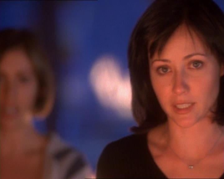 Charmed-Online_dot_net-1x01SomethingWiccaThisWayComes2196.jpg Charmed-Online_dot_net-1x01SomethingWiccaThisWayComes2196.jpg