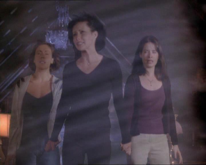 Charmed-Online_dot_net-1x01SomethingWiccaThisWayComes2202.jpg