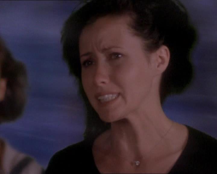 Charmed-Online_dot_net-1x01SomethingWiccaThisWayComes2208.jpg
