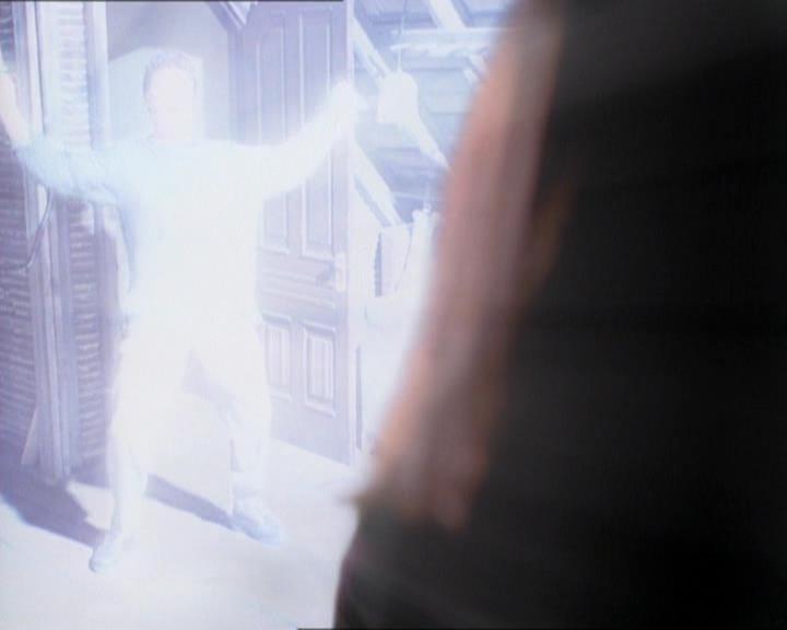 Charmed-Online_dot_net-1x01SomethingWiccaThisWayComes2218.jpg