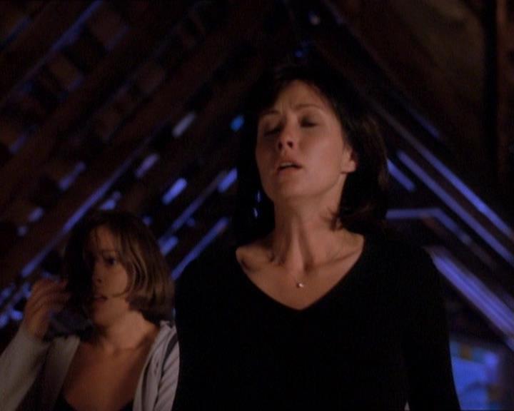 Charmed-Online_dot_net-1x01SomethingWiccaThisWayComes2223.jpg
