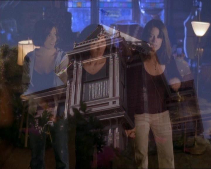 Charmed-Online_dot_net-1x01SomethingWiccaThisWayComes2231.jpg