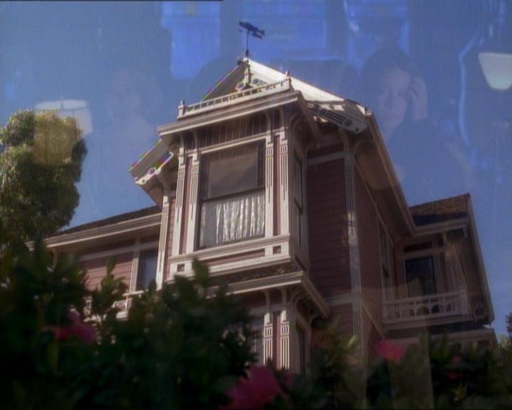 Charmed-Online_dot_net-1x01SomethingWiccaThisWayComes2232.jpg