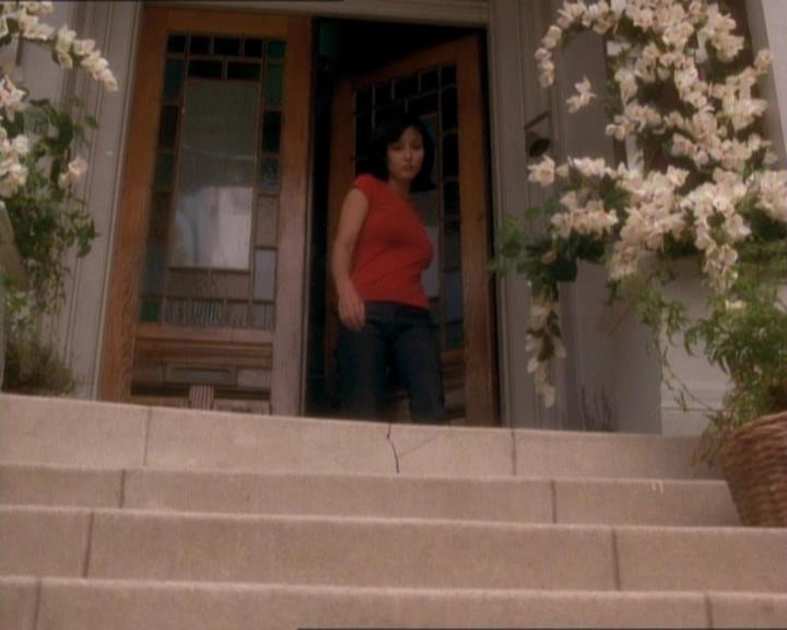 Charmed-Online_dot_net-1x01SomethingWiccaThisWayComes2237.jpg