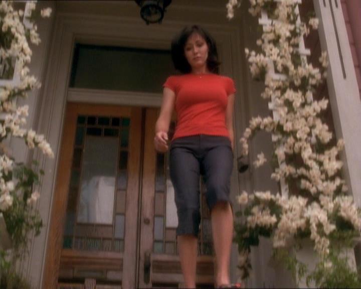 Charmed-Online_dot_net-1x01SomethingWiccaThisWayComes2238.jpg