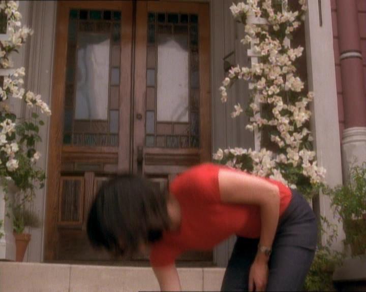 Charmed-Online_dot_net-1x01SomethingWiccaThisWayComes2240.jpg