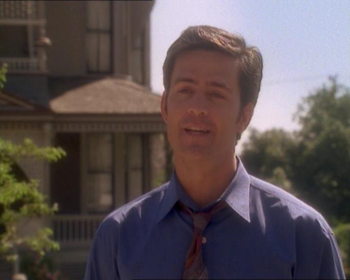 Charmed-Online_dot_net-1x01SomethingWiccaThisWayComes2278.jpg