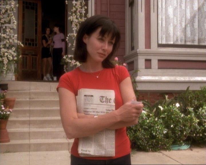 Charmed-Online_dot_net-1x01SomethingWiccaThisWayComes2300.jpg