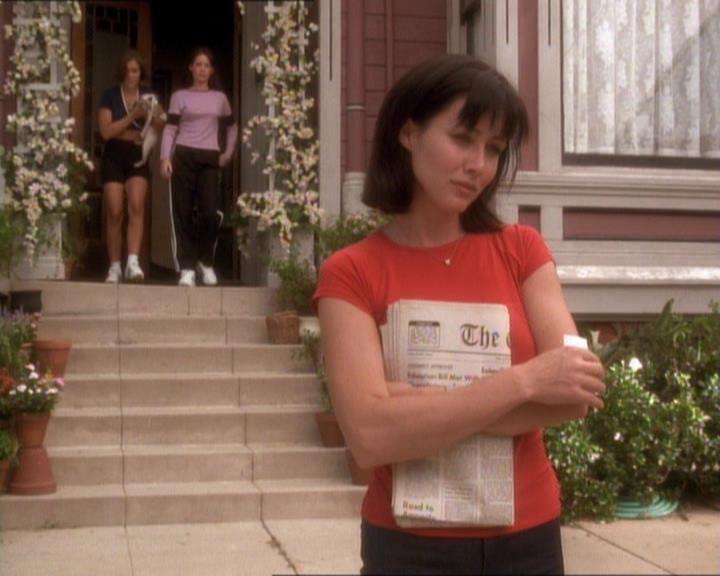 Charmed-Online_dot_net-1x01SomethingWiccaThisWayComes2302.jpg