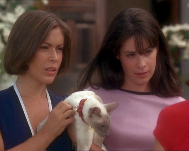 Charmed-Online_dot_net-1x01SomethingWiccaThisWayComes2313.jpg