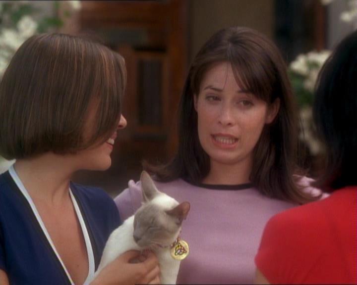 Charmed-Online_dot_net-1x01SomethingWiccaThisWayComes2316.jpg