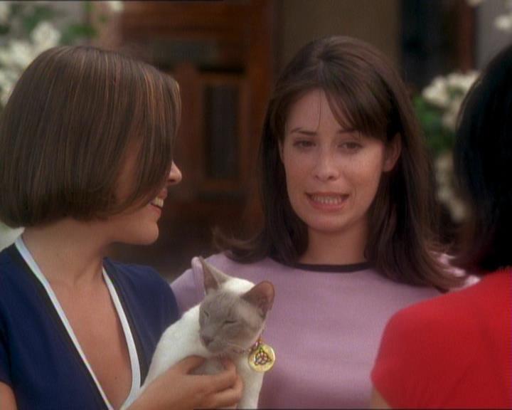 Charmed-Online_dot_net-1x01SomethingWiccaThisWayComes2317.jpg Charmed-Online_dot_net-1x01SomethingWiccaThisWayComes2317.jpg