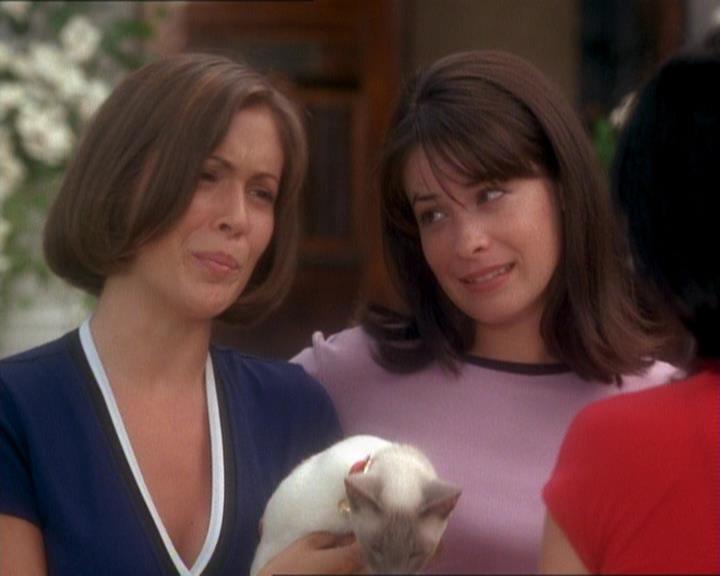 Charmed-Online_dot_net-1x01SomethingWiccaThisWayComes2332.jpg