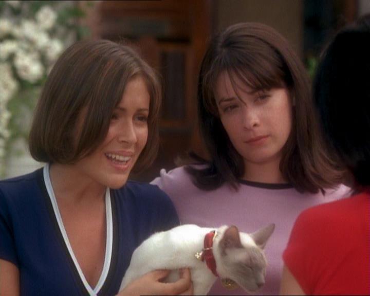 Charmed-Online_dot_net-1x01SomethingWiccaThisWayComes2335.jpg