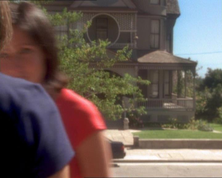 Charmed-Online_dot_net-1x01SomethingWiccaThisWayComes2337.jpg