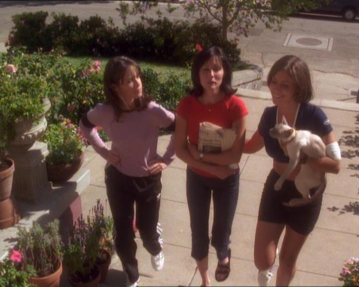 Charmed-Online_dot_net-1x01SomethingWiccaThisWayComes2342.jpg