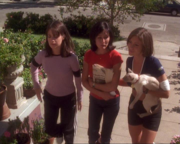 Charmed-Online_dot_net-1x01SomethingWiccaThisWayComes2343.jpg